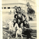 8. Κάτω από αρ. ΜΠΟΥΡΝΗ ΕΥΑΓΓΕΛΙΑ. Μέση ΦΙΛΙΤΣΑ ΜΩΡΕ. Δεξιά ΡΟΥΦΑ ΒΑΣΙΛΕΙΑ. Μέση Αρ. ΕΛΙΣΑΒΕΤ ΜΩΡΕ. Μέση Δεξιά ΚΑΡΑΘΩΜΑ ΕΙΡΗΝΗ